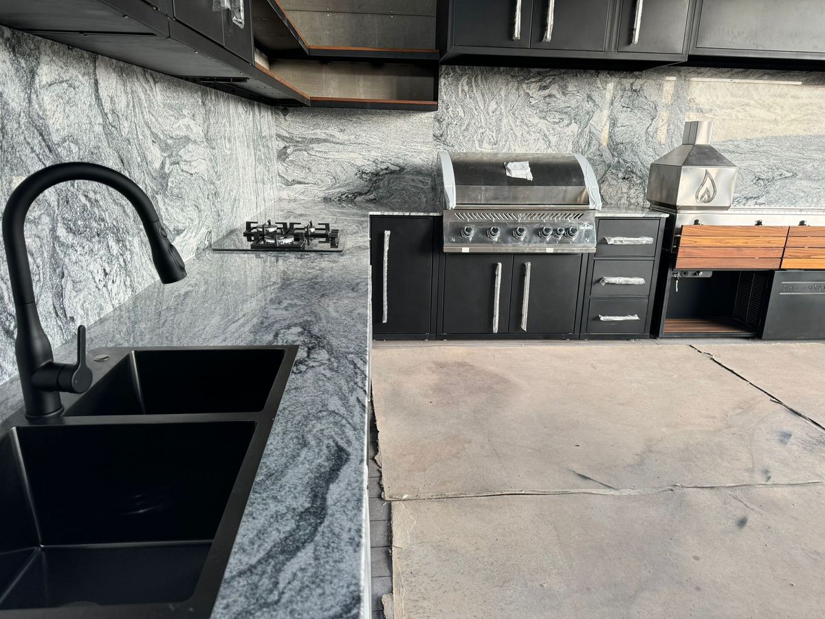 Кухня GrillKing из нержавеющей стали 304 с ресторанной вытяжкой во дворе под Алматы